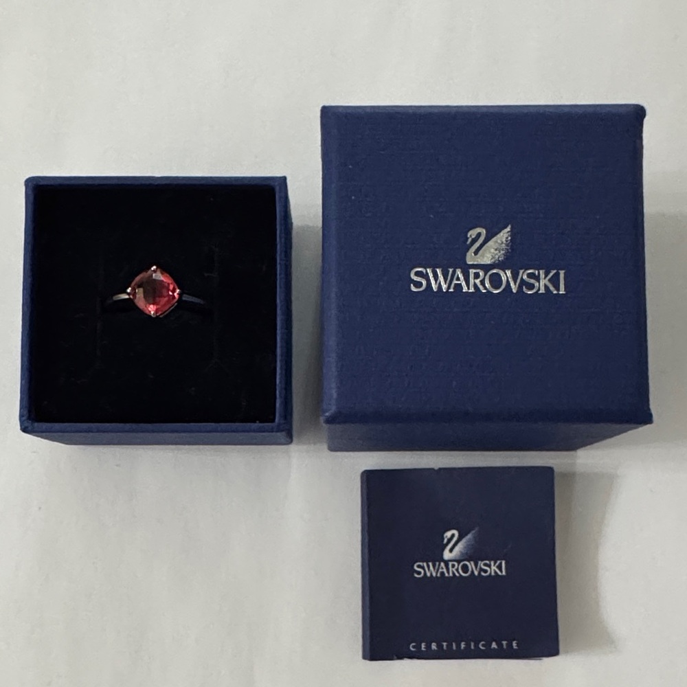 New Swarovski Crystal Ring - Picture 3 of 6